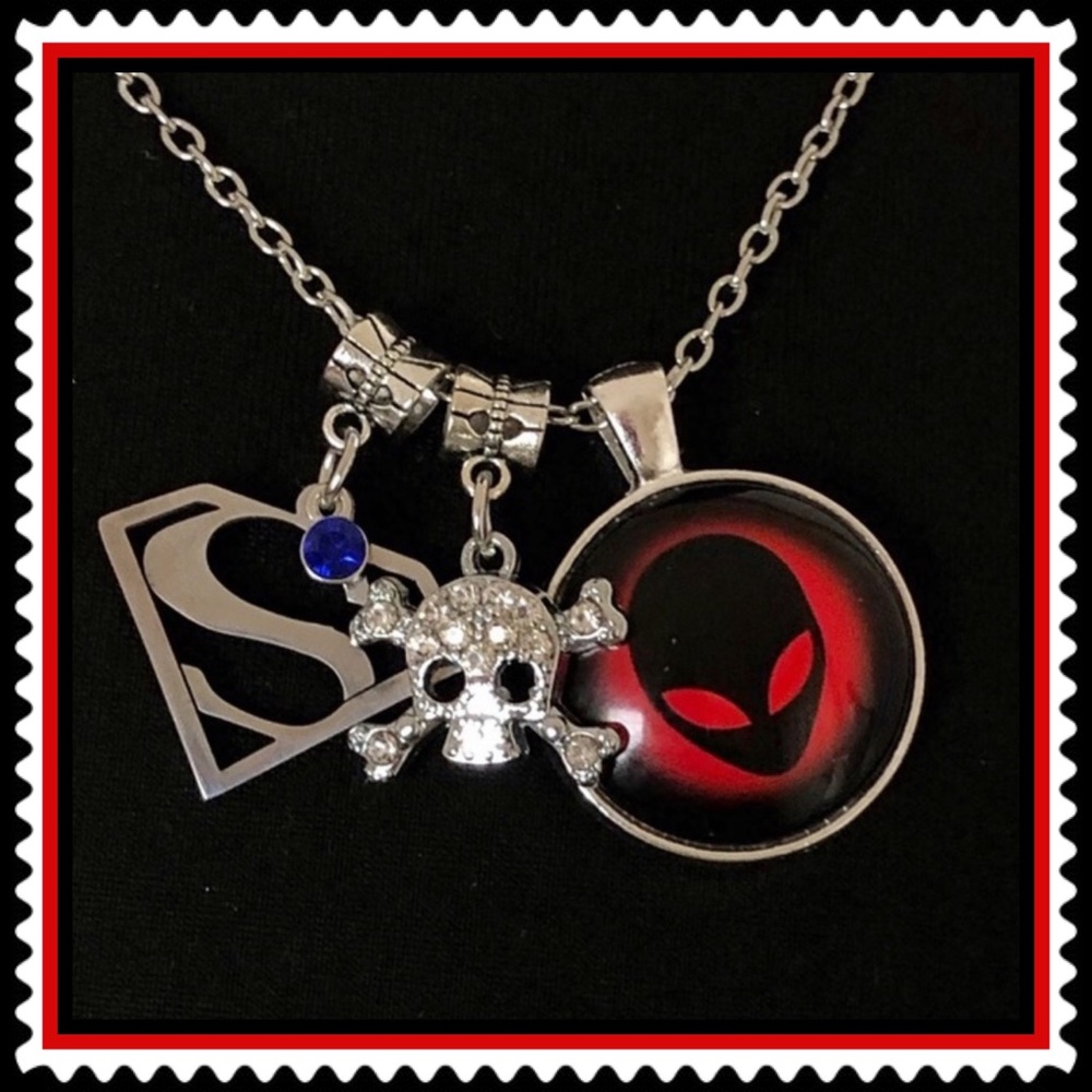 🆕✅ CHAIN NECKLACE WITH THREE CHARMS